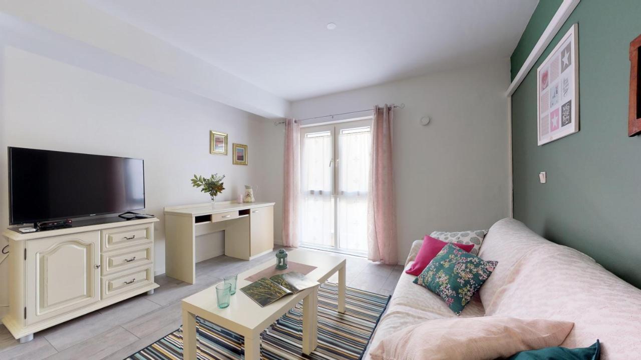 Mirta Deluxe Superior 5 Star Apartment, Your Piece Of Heaven By The Sea & Park, With Sea & Park View Novigrad (Istria) Exterior foto
