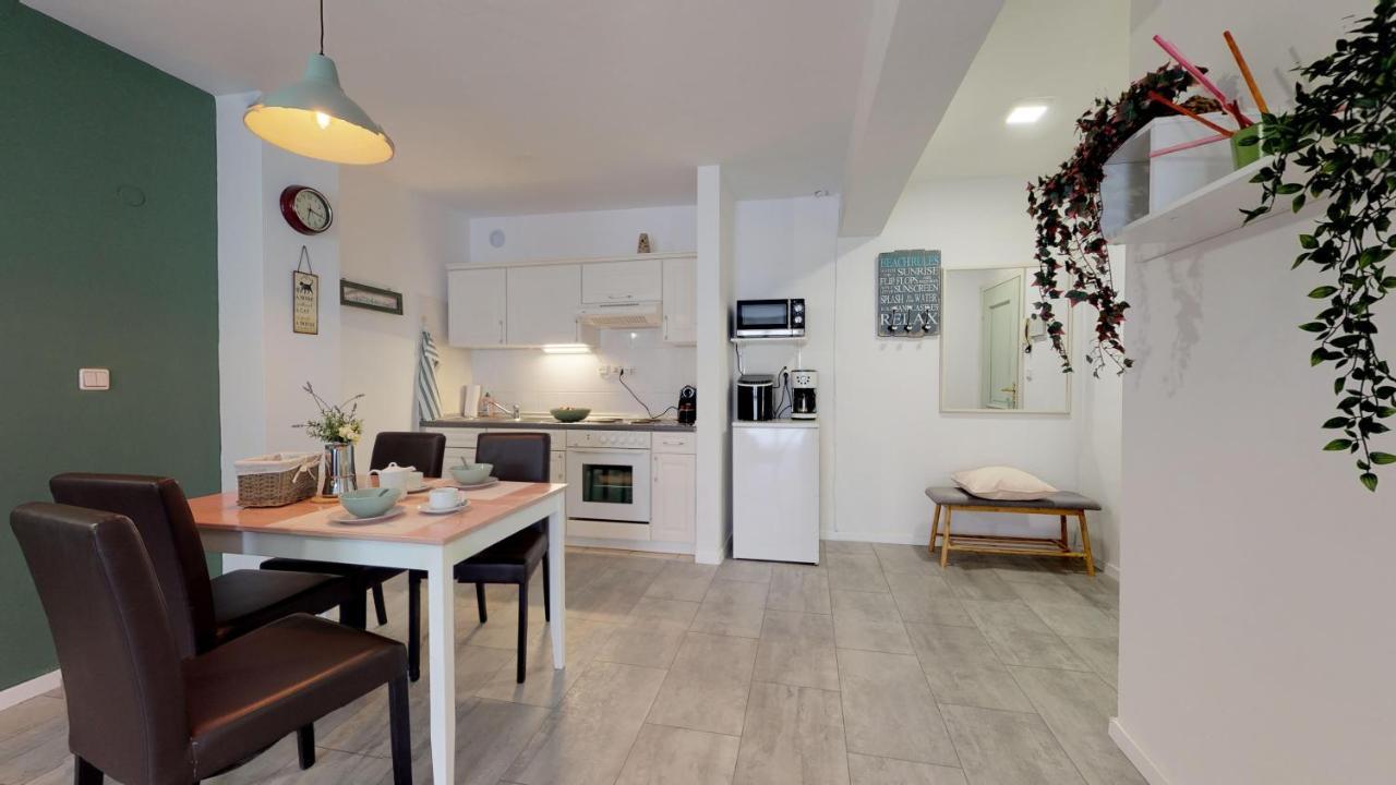Mirta Deluxe Superior 5 Star Apartment, Your Piece Of Heaven By The Sea & Park, With Sea & Park View Novigrad (Istria) Exterior foto