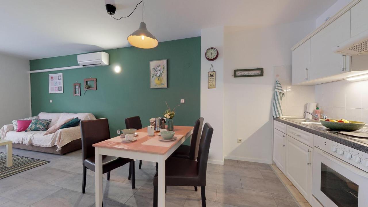 Mirta Deluxe Superior 5 Star Apartment, Your Piece Of Heaven By The Sea & Park, With Sea & Park View Novigrad (Istria) Exterior foto