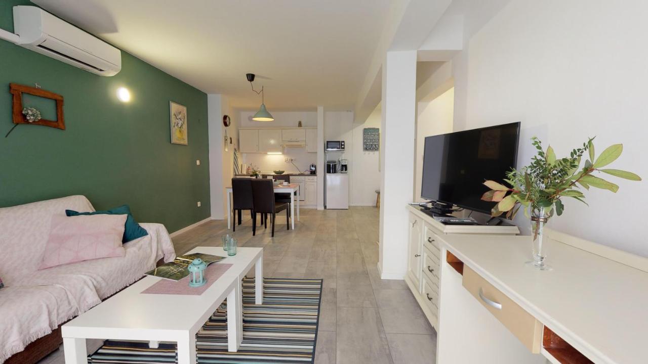 Mirta Deluxe Superior 5 Star Apartment, Your Piece Of Heaven By The Sea & Park, With Sea & Park View Novigrad (Istria) Exterior foto