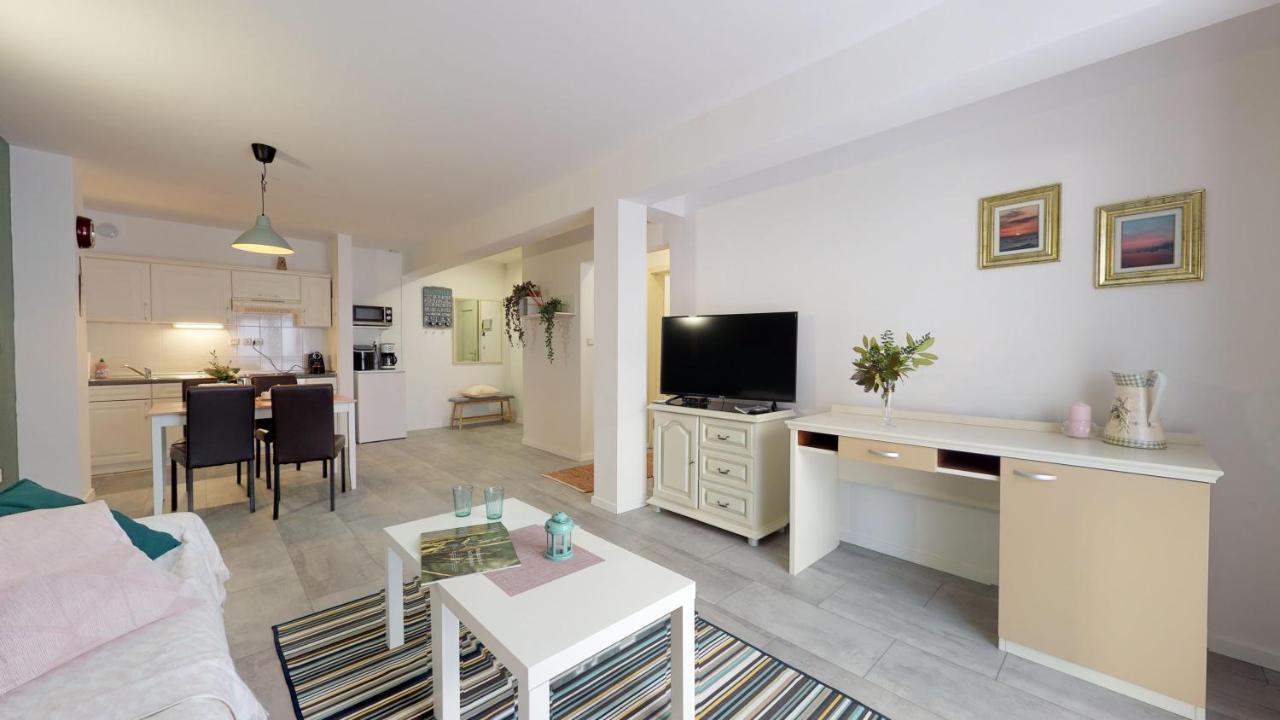 Mirta Deluxe Superior 5 Star Apartment, Your Piece Of Heaven By The Sea & Park, With Sea & Park View Novigrad (Istria) Exterior foto